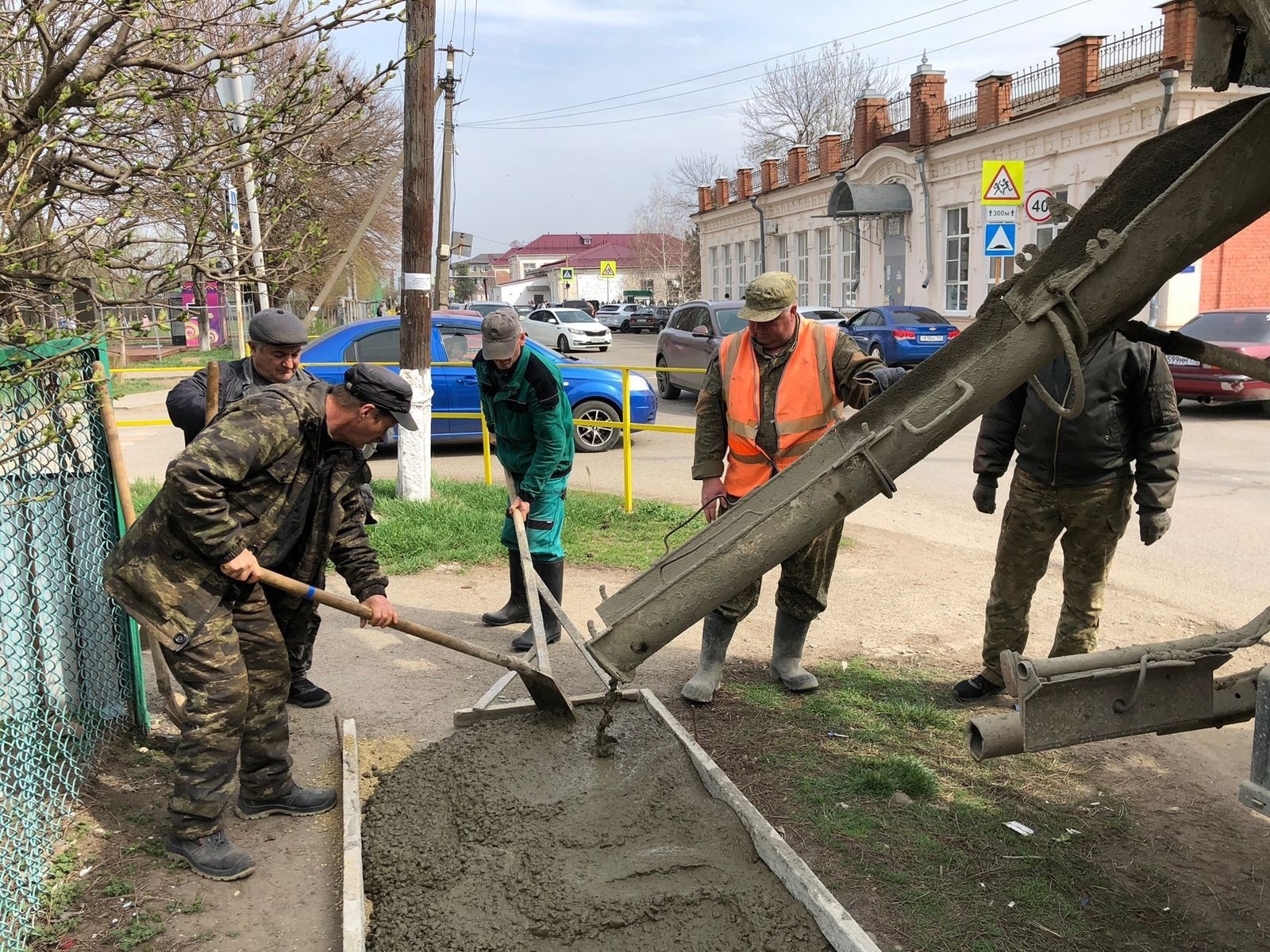 Работы по строительству тротуара