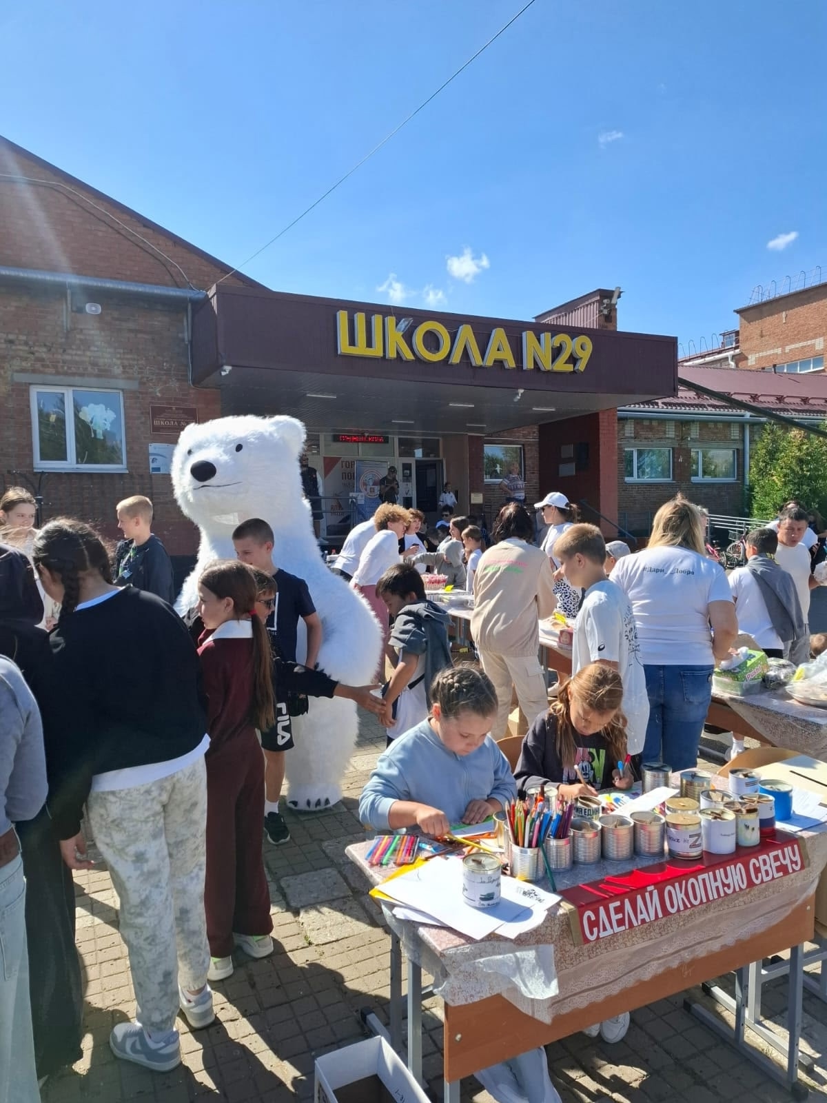 На избирательных участках царит атмосфера праздника