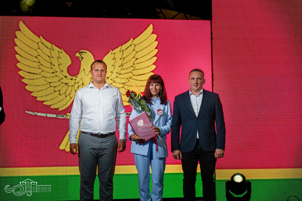 Чествование местных активных жителей и педагогов