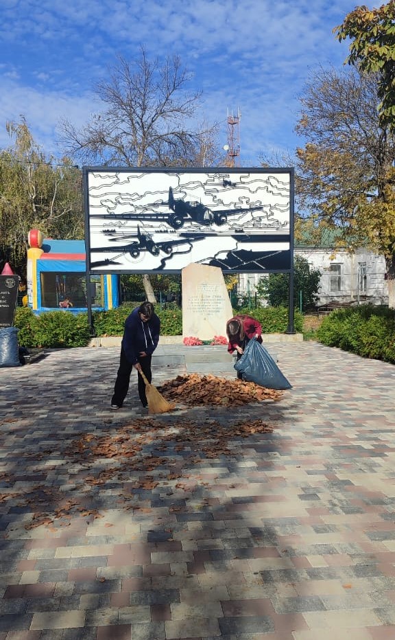 Осенний субботник в центральном парке станицы Новотитаровской!