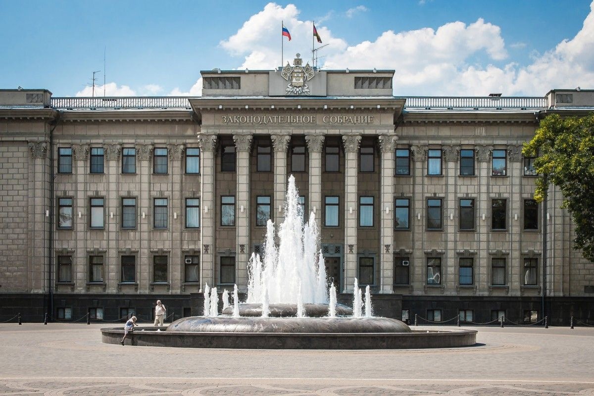 Депутаты ЗСК приостановили личный прием граждан