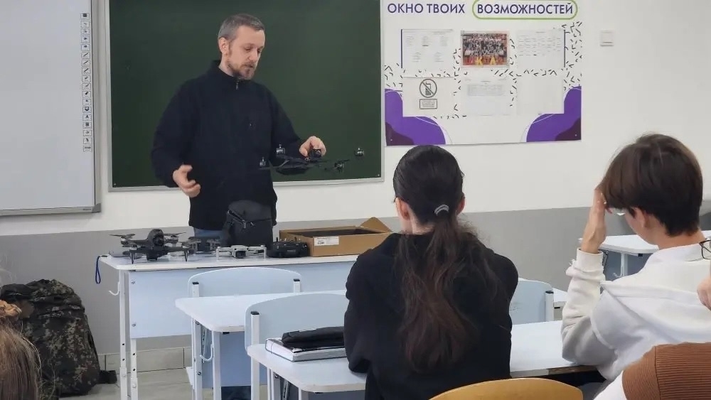 В стенах школы №29 состоялась встреча учеников с участником специальной военной операции Андреем Сергеевичем Медведевым